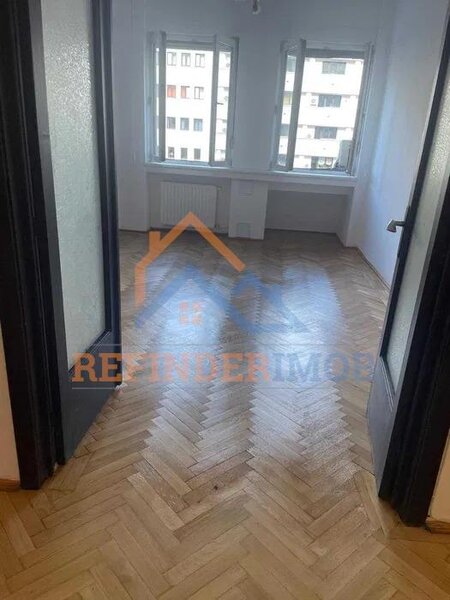 Piata Romana Apartament 4 camere spatios