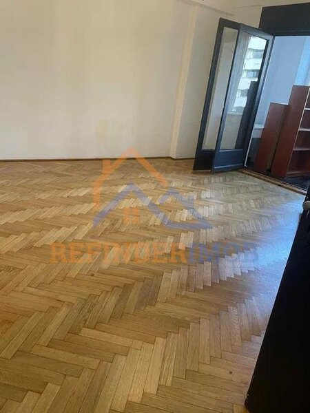 Piata Romana Apartament 4 camere spatios